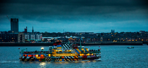 birkenhead england liverpool boat britain colours dazzleboat europe fireworks geo:lat=5339416667 geo:lon=300821667 geotagged liverbuilding merseyside night river rivermersey riveroflight sky wirral â©2018tonysherratt 20181104174248birkenheadrivermerseyfireworkslr ©2018tonysherratt unitedkingdom