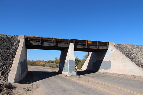 historicbridge railroadbridge girderbridge deckplategirder americanbridgecompany southernpacificrailroad sp unionpacificrailroad up gilariver yumacounty arizona