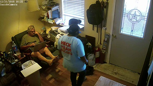 IPCamera alarm:InsideCamera detected alarm at 2018-12-21 16:25:39 | by inside.camera