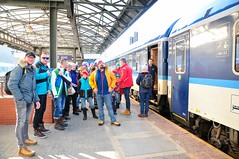 Není proto divu, že je ideální jezdit do Davosu vlakem. Z Prahy se vyráží v sobotu navečer, vlak dorazí před devátou a jde se rovnou na lyže. 