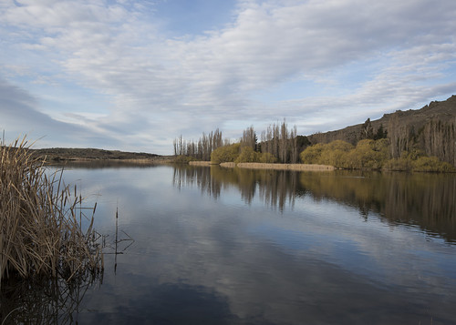 lisaridings fantommst newzealand nz otago region landscape butchers gully reservoir alexandra reflection lake pond water waterscape cloudscape clouds irrigation lichen