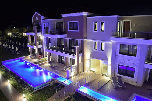 Maleme by Night at Mikes HOtels Apartments