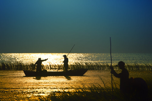 china blue sunrise gold boat fishing asia documentary tradition yunnan dali bai ethnicminority xizhou mimokhairphotography