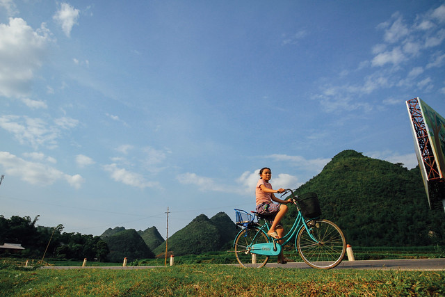 Girl on Bicycle, Sơn La Vietnam
