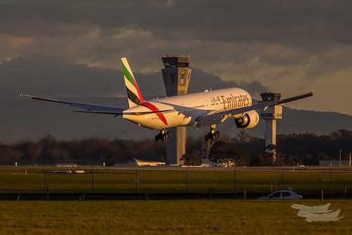 sunrise australia victoria emirates ek boeing melbourneairport b777300er b77w