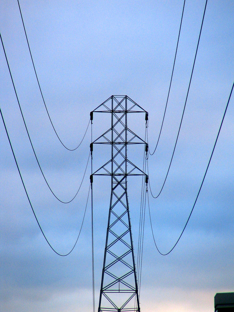 Powerline Parabolas | High-voltage transmission line behind \u2026 | Flickr
