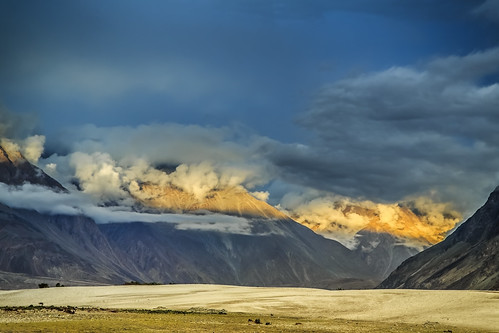 sunlight india dusk valley ladakh nubra mountainssnow