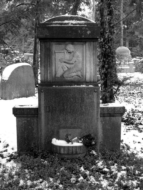 Grave of Family Dr. Philipp
