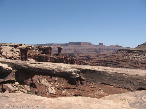Mussleman Arch along the White Rim Road, Canyonlands National Park, Utah