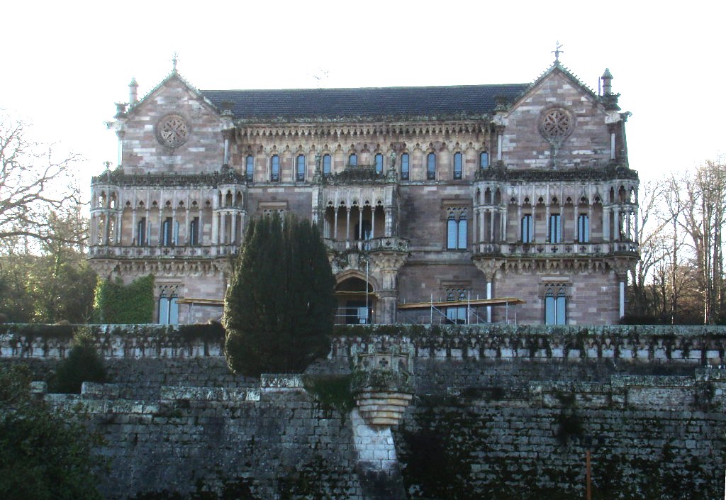 vista exterior Palacio de Sobrellano o del Marqués de Comillas Cantabria 02