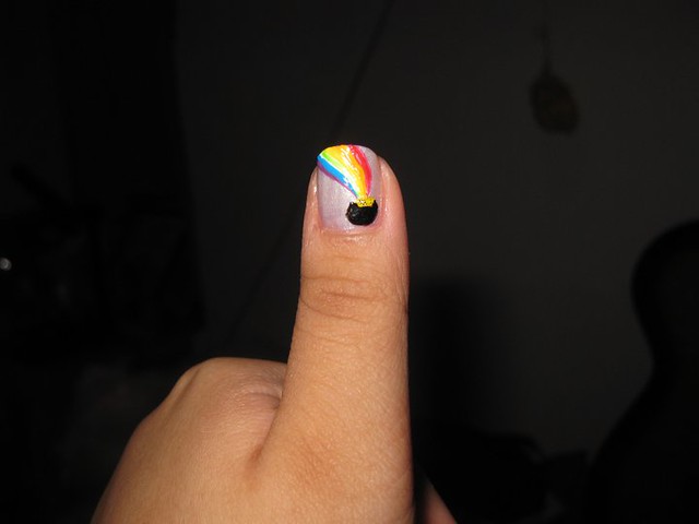 nail art pot of gold at the end of the rainbow