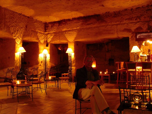 JORDANIEN - PETRA , In der Hotelbar deren Gemäuer weit über 1500 Jahre alt ist