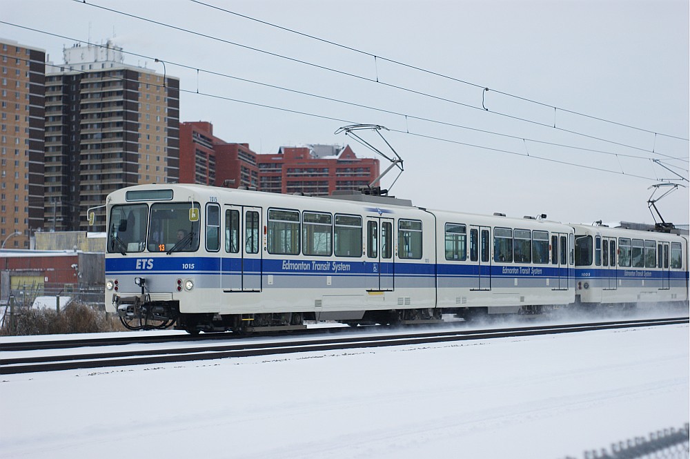1015 | 1015 leading Train 13 towards Stadium. | barpca | Flickr