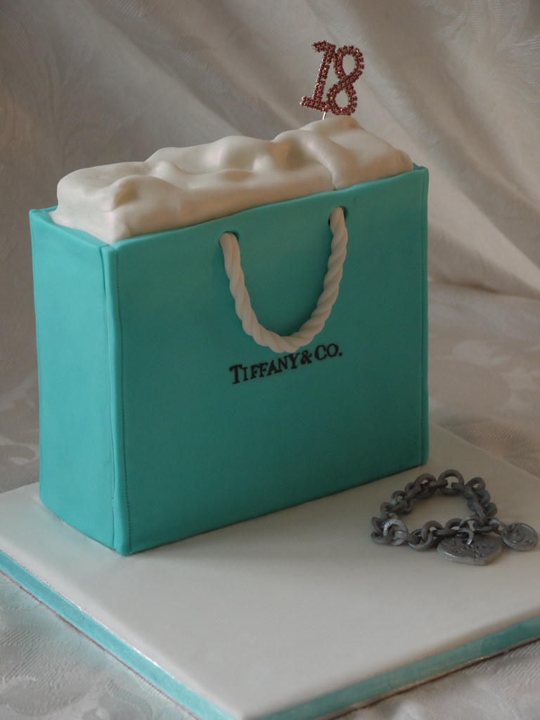 Blue Tiffany shopping bag cake with matching braclet