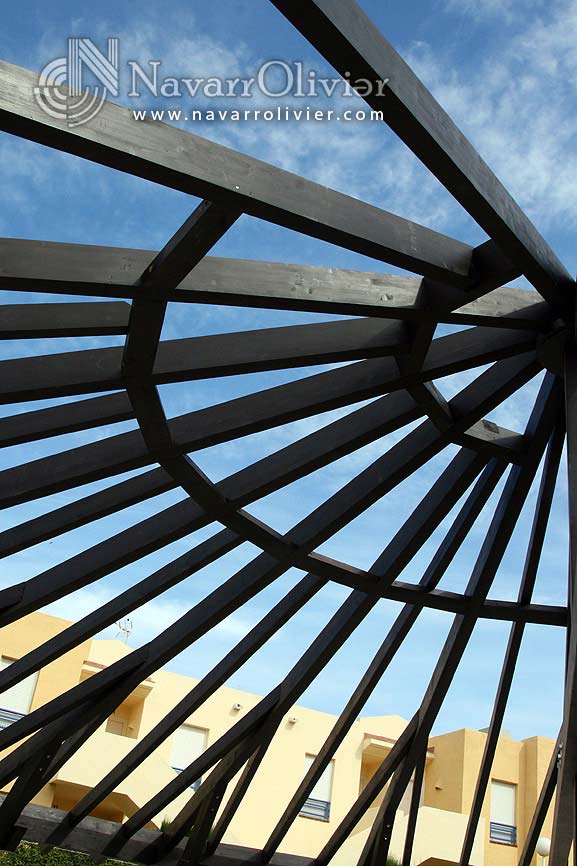 estructuras de madera semi circular para cubierta