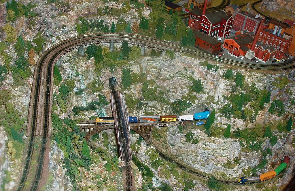 N-scale model train layout | Houston Train Show, George R Br… | Flickr