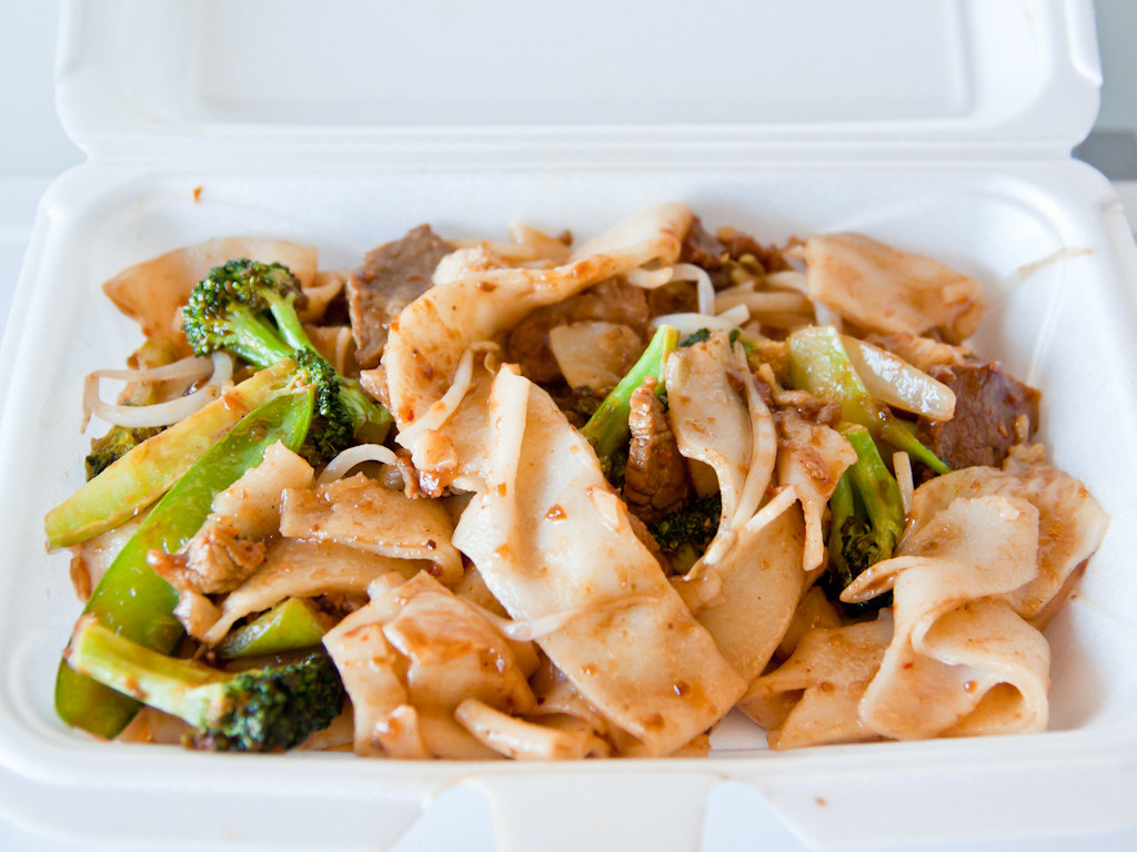 Beef 'chow he fun' | rice noodles... flavored with 沙茶醬 a.k.a… | Flickr