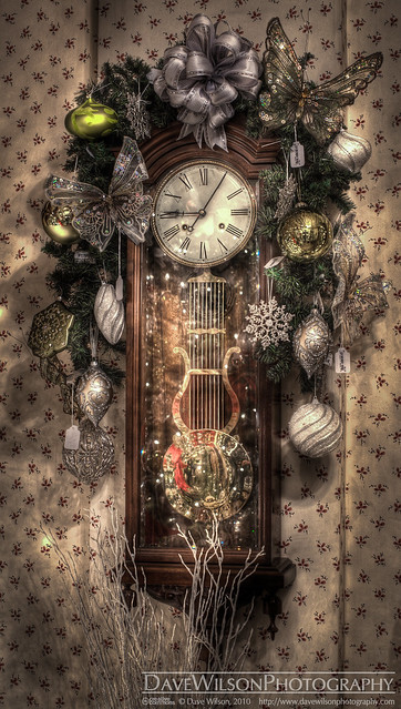 Christmas at the Caswell House - Decorated Clock