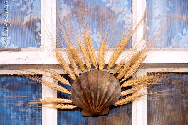 shell and wheat window decoration