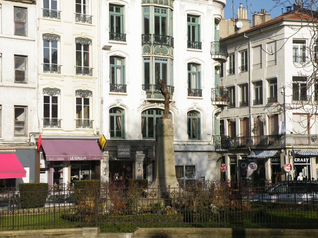 Statue, St Etienne
