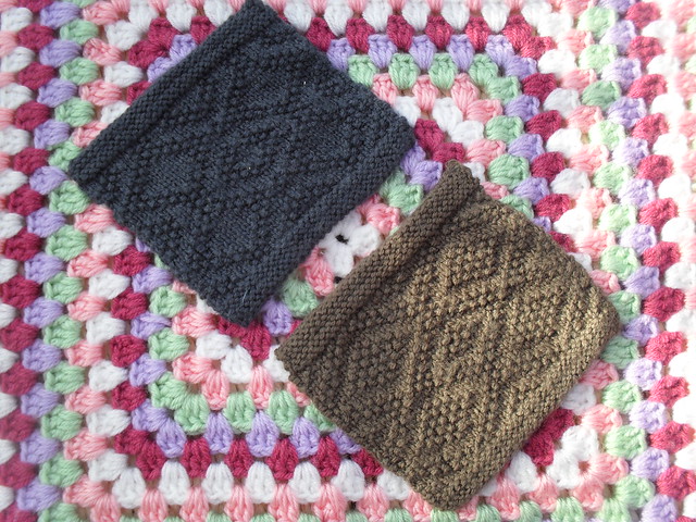 I love these Knitted Squares, gorgeous pattern Wigglescrochet!
