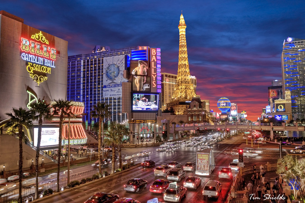 File:Las Vegas Paris By Night.jpg - Wikimedia Commons