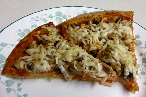 Vegan Mushroom & Seitan Pizza | For Vegan Pizza Day! With Pu… | Flickr