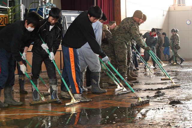 Marines work with Japanese to clean school