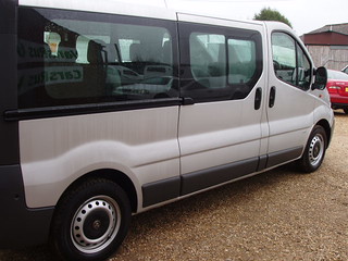 vauxhall vivaro minibus 9 seater
