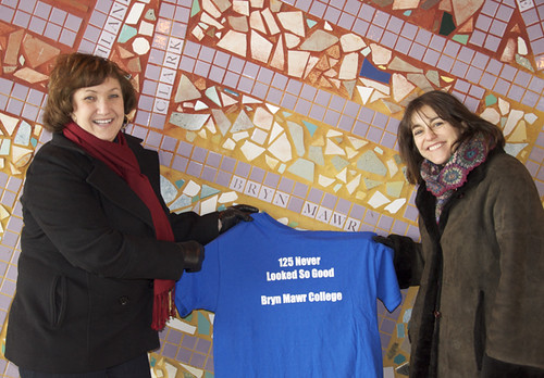 Amy Weiss Narea '73 and Judith Weinstein '85 at the gateway to Bryn Mawr Historic District of Chicago's North Side