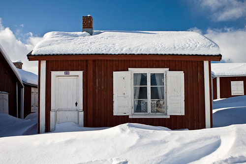 A cabin covered in snow by Toinen Linja, A cabin covered in snow (Gammelstad, Luleå, Sweden)

<a href="http://www.toinenlinja.fi/en/02326" re