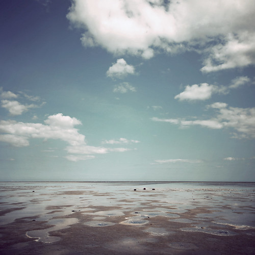 beach clouds strand landscape denmark spring lowtide puddles danmark skyer jutland jylland kattegat forår 2011 cumulusclouds egense lavvande canoneos5dmrkii