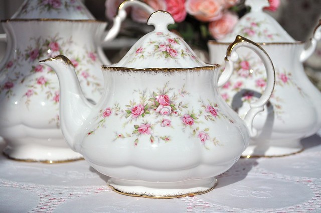 Vintage Teapot Paragon Victoriana Rose
