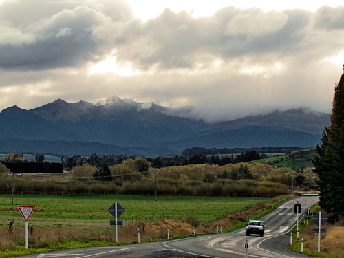 newzealand mountain mountains rain clouds menacing southisland teanau southernalps