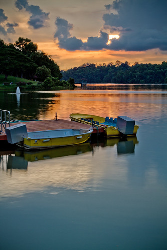 sunset lake water yellow boat singapore peace dusk reservoir serenity canonef1740mmf4lusm macritchie leendgradfilter