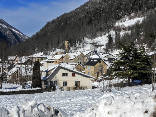 auluslesbains ariège pyrénées pirineos couserans neige hiver montagne aulus village clocher église