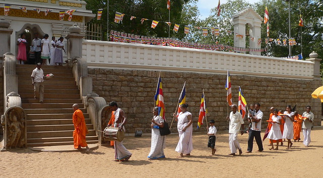 Sri Lanka, Anuradhapura, procession to Bo-tree-temple