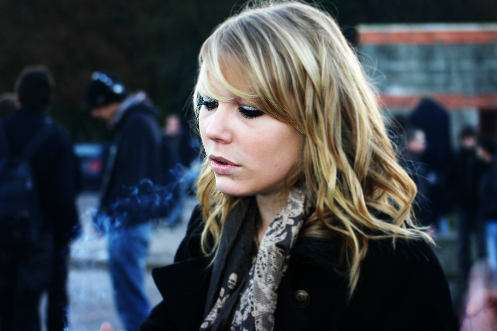 Fume la vie | Canon Eos 300D. MODEL : Malika Fleury © T'es H… | Flickr