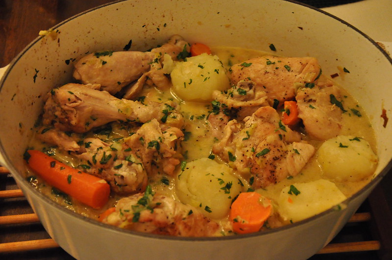 Coq au vin jaune et aux morilles