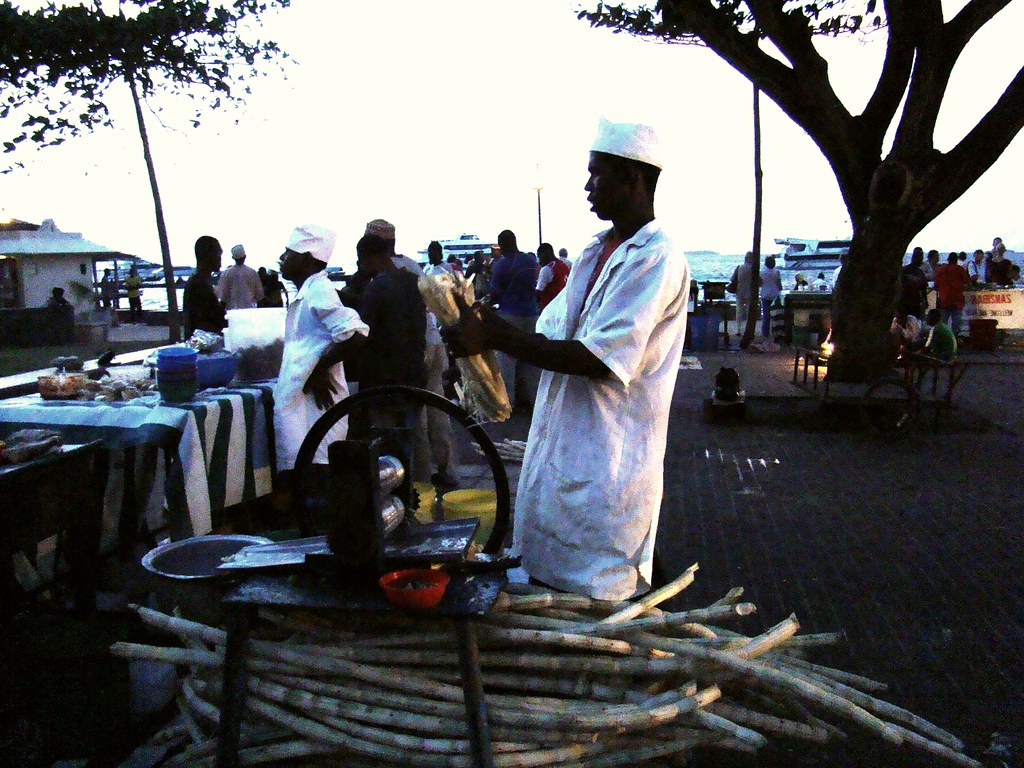 Stone Town extraccion con rodillos caña de azucar Zanzibar 02