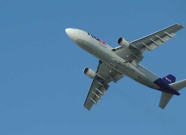 FedEx jet seconds in to flight over LAX
