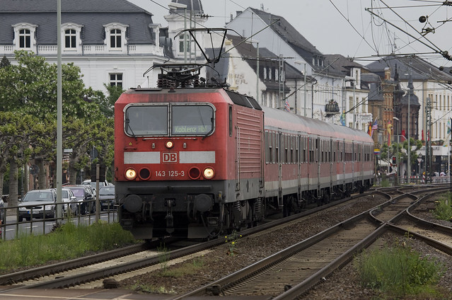 143 125 heads for Koblenz with a regional train from Wiesbaden   Rudesheim 14_05_09