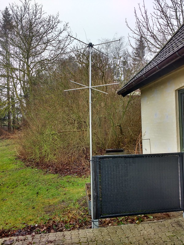 Turnstile antenna for 137 MHz mounted for testing