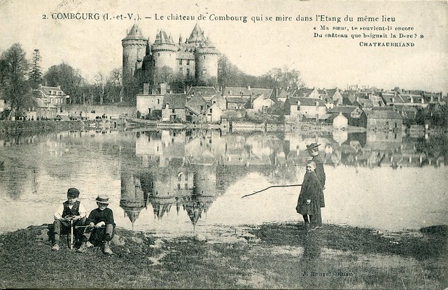 2. Combourg (l.-et-V.) - Le château de Combourg qui se mire dans l'Etang du même lieu (c.1919)