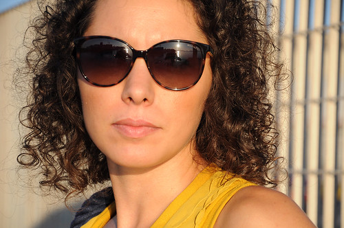 portrait ritratto woman beauty curlyhair sunglasses sunrise sea