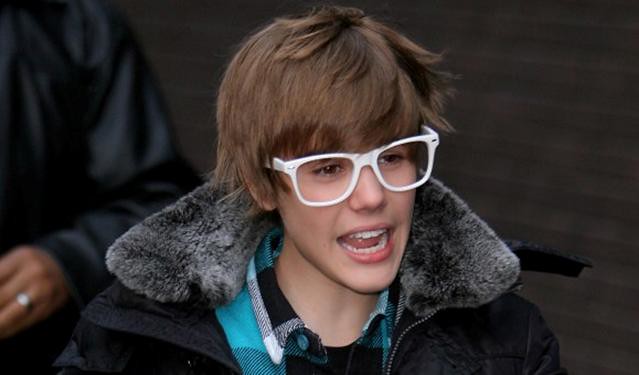 White-glasses-of-Justin-Bieber