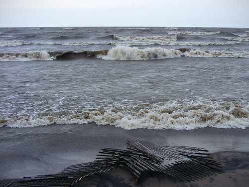 waves chaskabeach lakeerie huronohio day105365 snowfence ferociouswaves april2011 3652011 2011