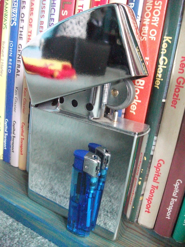 Onderscheiden vriendelijk Evaluatie Giant Zippo petrol lighter. | Giant Zippo petrol lighter wit… | Flickr