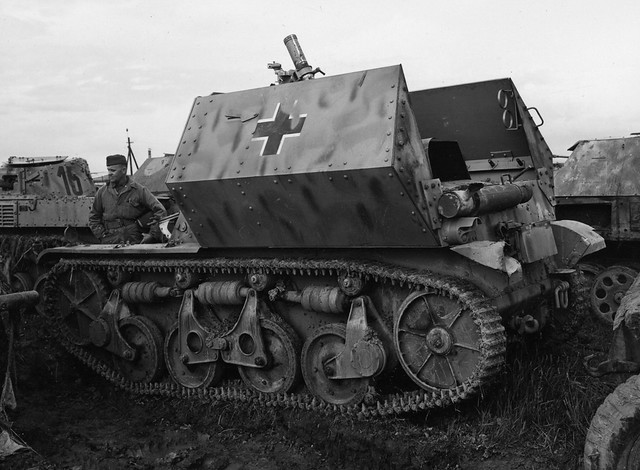 8 cm schwerer Granatwerfer 34 auf Panzerspähwagen AMR(f)