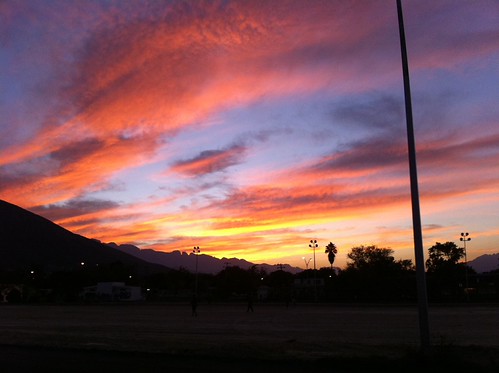 Ocaso by LuchoU2, El ocaso de un dìa antes de finalizar el año 2010correr cedereg